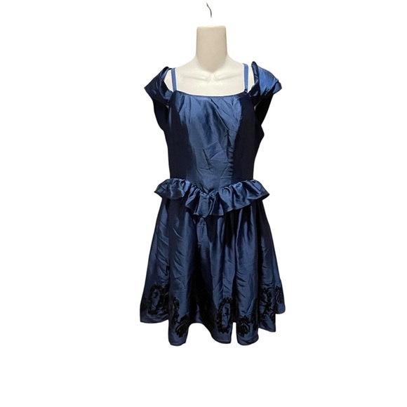 Her Universe Interview With The Vampire Claudia Lace Up Dress - Picture 4 of 9